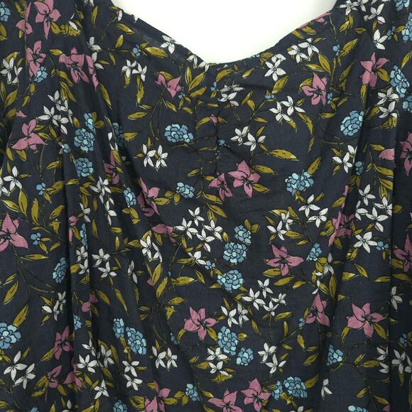 a.n.a. A New Approach Gray Lilith Floral Print Peasant Top Size 2X NWT - Picture 4 of 10